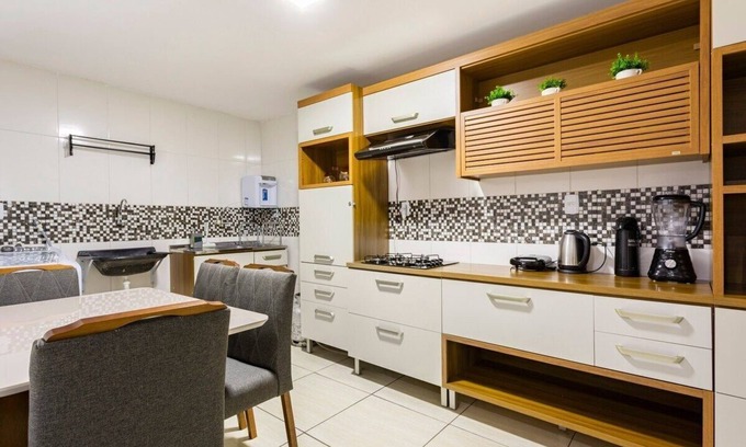 Vicente Pires Casa | Ap Com Suite ,wi-fi 500mb , Estacionamento, Elevador, Cozinha Completa , Jr Catito