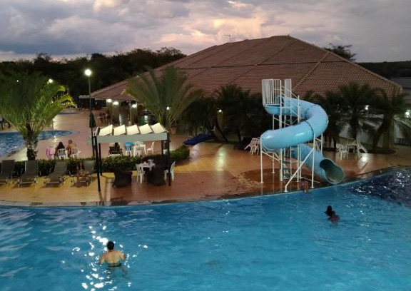Caldas Novas Apartamento | AP do LAGO, com Churrasqueira privativa , cozinha , internet no ap, rampa barco e jet, pesqueiro - B101