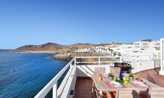 Las Palmas de Gran Canaria Apartamento | Apartment El Confital RF18 by VillaGranCanaria