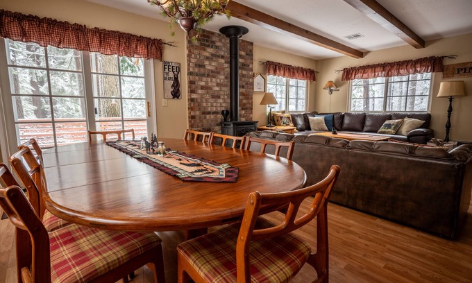 Dorrington Cabina | Apache Pines w/ A/C, Decks & Rec Access