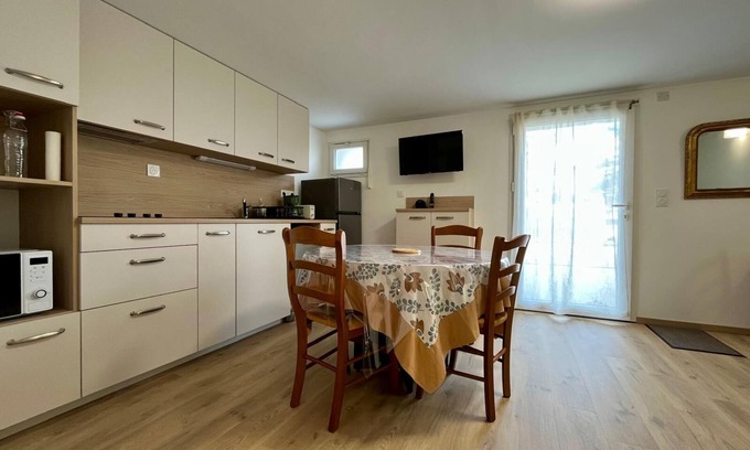 Chateaux de la Loire Apartamento | Apart, closed parking, terace, near walking wood, accessible for disabled people