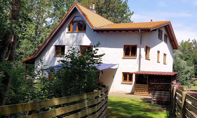 Bad Waldsee Apartamento | Apartamento 'Ferienwohnung, Offenes' con terraza privada, jardín privado y Wi-Fi