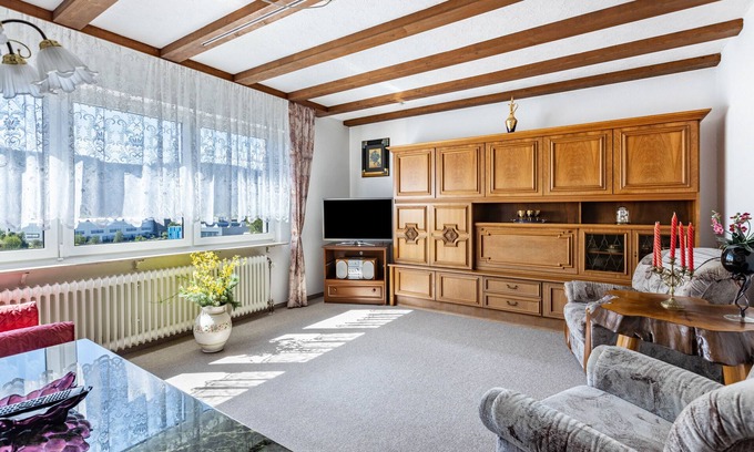 Furtwangen Apartamento | Apartamento 'Ferienwohnung Regina' con jardín compartido, balcón y Wi-Fi