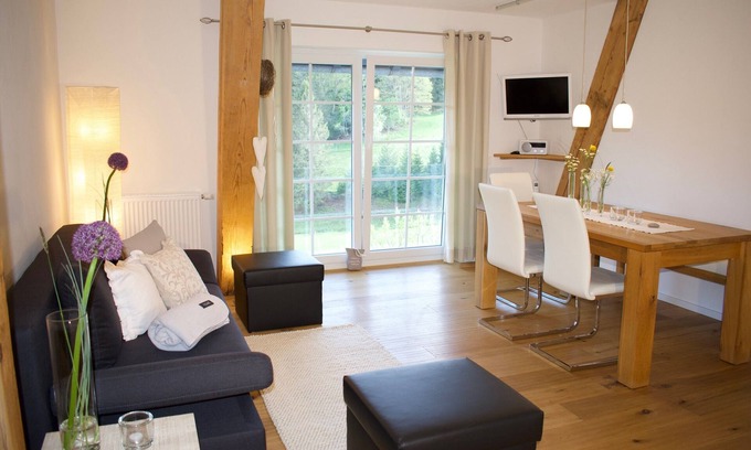 Furtwangen Apartamento | Apartamento '2 Natursuite' con vistas a la montaña, jardín compartido y Wi-Fi