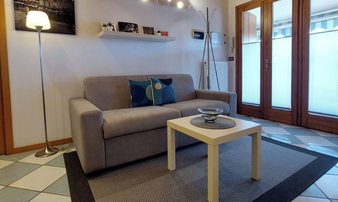 Colà Di Lazise Apartamento | Apart Dina Lazise, pool, parking, WIFI, KLima, garden, laundry package