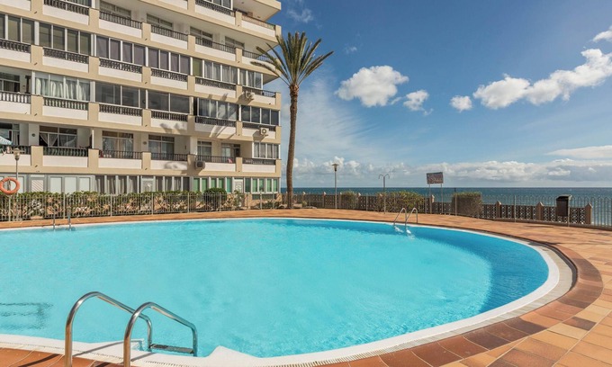 Playa del Aguila Apartamento | Apartamento "Soraya" en la playa con vistas al mar, Wi-Fi, piscina y jardín