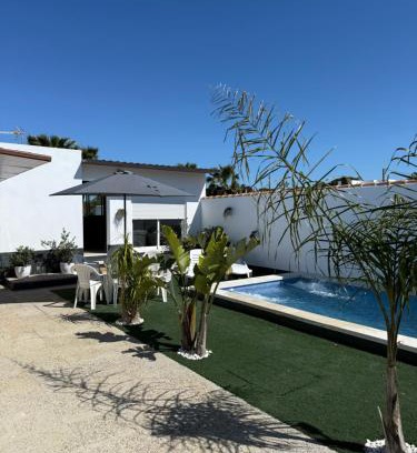 Chiclana de la Frontera Casa | Apartamento con piscina y jardín