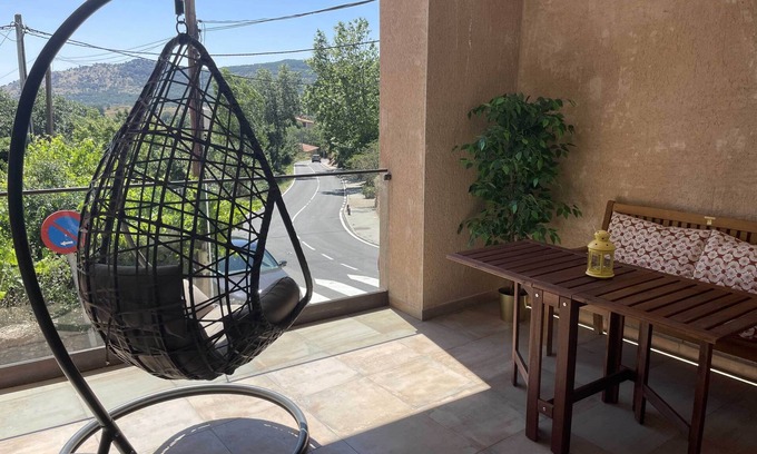 Montejo de la Sierra Apartamento | Apartamento de vistas privilegiadas a la Reserva de la Biosfera y exquisita decoración ecléctica.