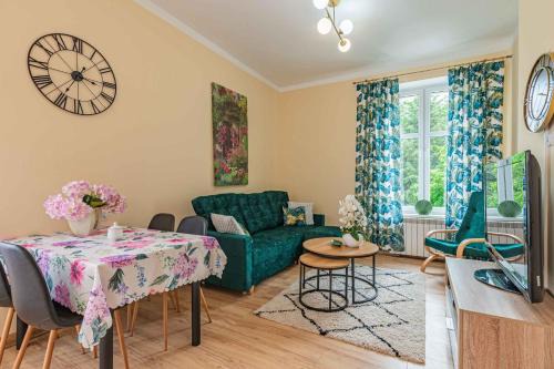 Brzezinka Apartamento | Apartament 45m2 - Sunny&Quiet - VERY CLOSE to Auschwitz Museum !