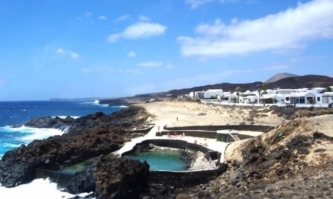 Charco del Palo Apartamento | Apartamento Famara a tan solo 170 m de la costa en complejo nudista