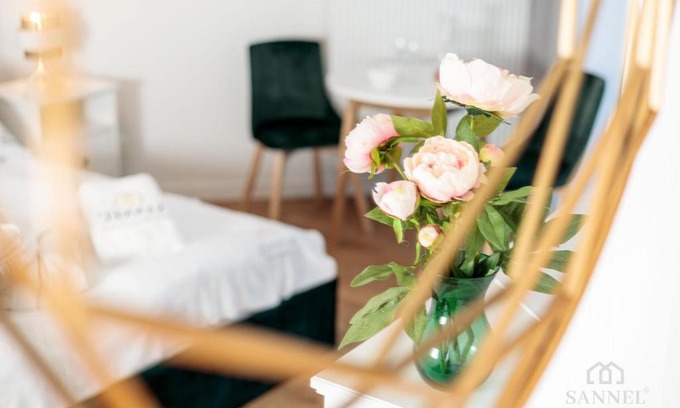 Pobierowo Apartamento | Apartament Golden Mirror z basenami, strefą saun,jacuzzi W CENIE!- Pinea Apartments Pobierowo-SANNEL Apartments for rent