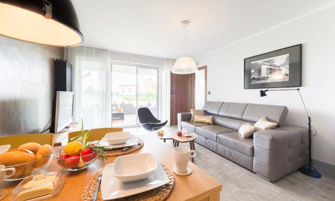 Niesulice Apartamento | Apartament Kalinowo Golf - salon z opcją spania, kuchnia i 2 sypialnie, 1-6 osób