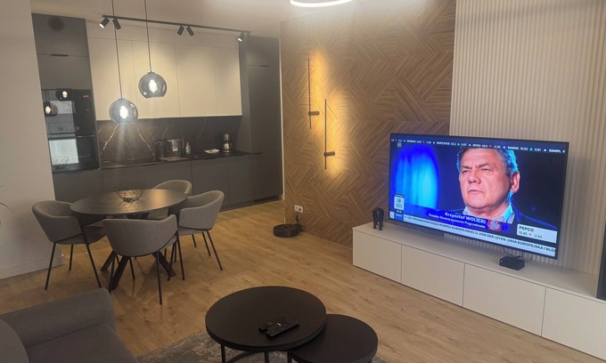Chorzow Apartamento | Apartament Lux Spacious 3-bedroom apartment with WiFi, AC in amazing Chorzow