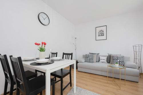 Piaseczno Apartamento | Apartament na Parterze z Parkingiem i Biurkiem do Pracy Zdalnej w Piasecznie by Noclegi Renters