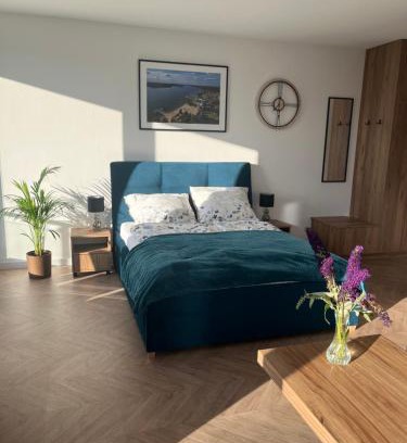 Charzykowy Apartamento | Apartament Słoneczny widok boczny na jezioro