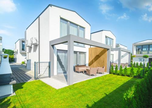 Rewal Apartamento | Apartament SUPERIOR Rewal - dwupoziomowy z ogródkiem, całoroczny