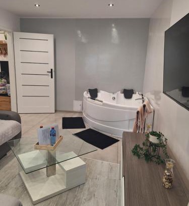 Katowice Apartamento | Apartament z jacuzzi w centrum Katowic