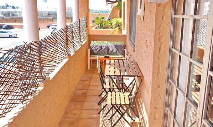 Centro Comercial Bahia Sur Apartamento | Apartamento Bahia Sur al sol