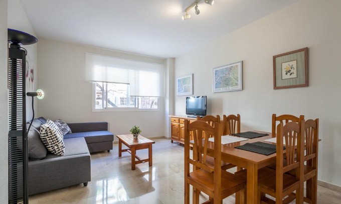 San Bernardo Apartamento | Apartamento cerca del Alcázar con garaje privado