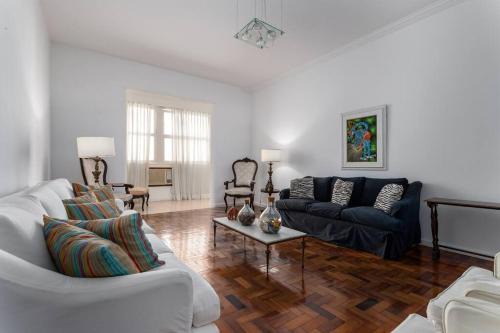 Copacabana Apartamento | Apartamento Clásico com Ar, WIFI e Garagem