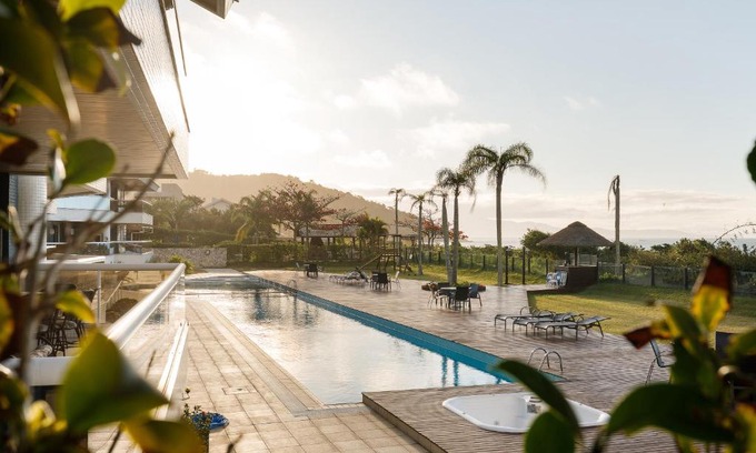 Lagoinha Apartamento | Apartamento com 4 suítes pé na areia