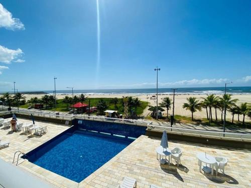 Caioba Apartamento | Apartamento com varanda e vista para o mar, em frente à praia de Caiobá