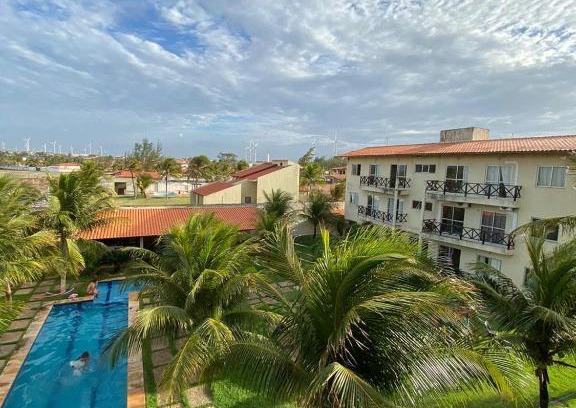 Taiba Apartamento | Apartamento com vista para o mar, piscina , deck , playground e estacionamento .