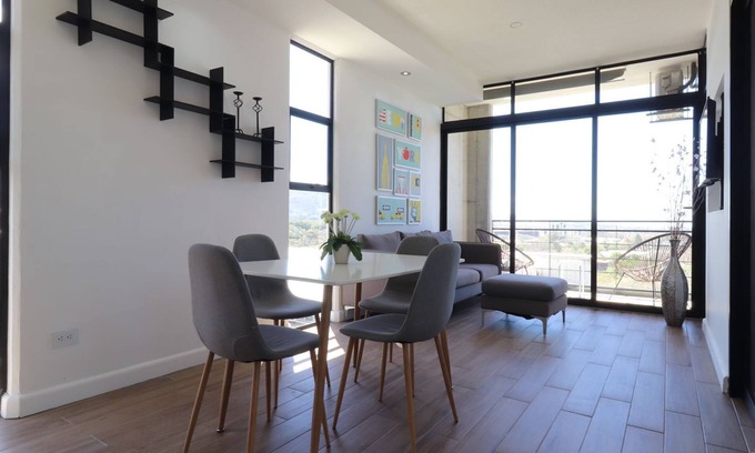 Santa Ana Apartamento | Apartamento con vista espectacular y amenidades de lujo!