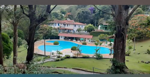 Cascata do Imbui Apartamento | Apartamento Cond Vale do Sol - Hotel em Petrópolis - Itaipava Piscina Cinematográfica