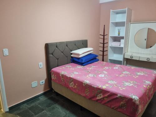 Jardim Praiano Apartamento | Apartamento Enseada Terezinha com Wi-fi