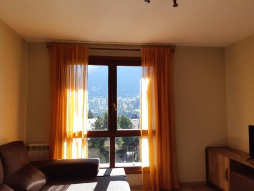Sallent de Gallego Apartamento | Apartamento familiar con vistas y garage La Portiecha