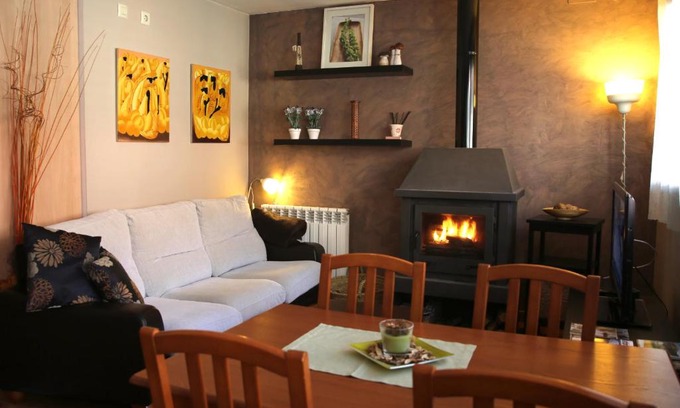 Ribes De Freser Apartamento | Apartamento Gis, con chimenea!
