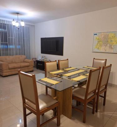 Centro Apartamento | Apartamento Inteiro - 3 quartos com ar-condicionado e estacionamento