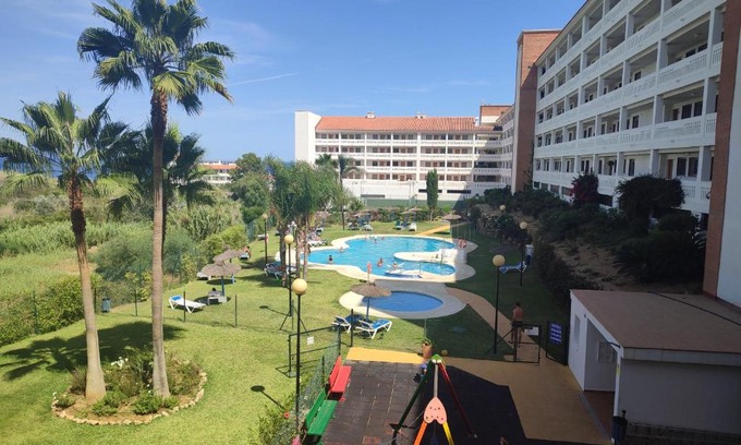Puerto de la Duquesa Apartamento | APARTAMENTO JUNTO A LA PLAYA ZONA TRANQUILA