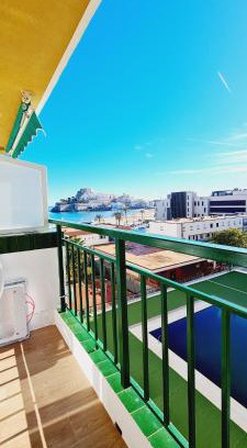 Peniscola Apartamento | APARTAMENTO NUEVO CÉNTRICO en PRIMERA Línea de playa con vistas al Mar, Piscina, aire acondicionado y wifi