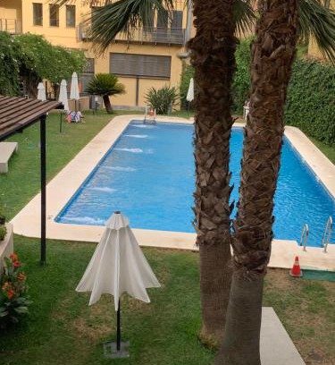Cruz Roja-Capuchinos Apartamento | Apartamento próximo al centro de 2 dormitorios con piscina
