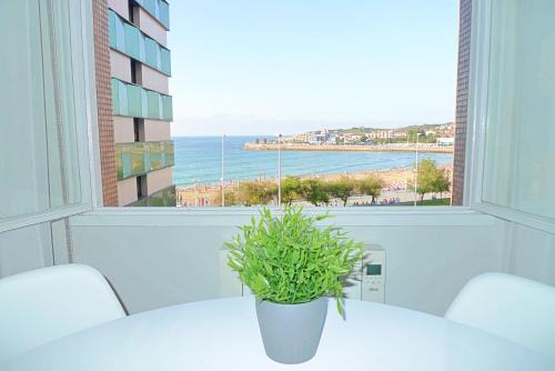 Gijon-Este Apartamento | Apartamento San Lorenzo Playa. Vistas al mar.