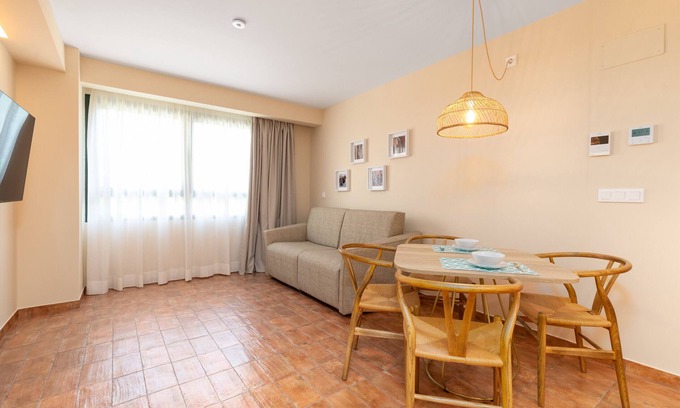 Ciutat de les Arts i les Ciencies Apartamento | APARTAMENTOS LAS CIENCIAS 1ºK. WIFI + AIRE ACONDICIONADO + PK