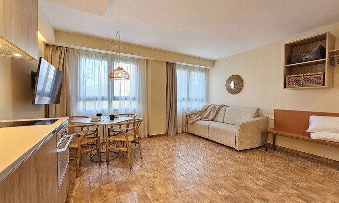Ciutat de les Arts i les Ciencies Apartamento | APARTAMENTOS LAS CIENCIAS STUDIO Q. Wi-Fi + Parking + Aire Acondicionado