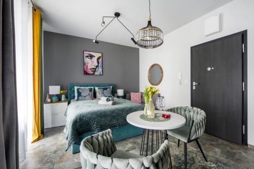 Marymount Apartamento | Apartamenty MetroPark Krzemieniecka-Lux-next metro Słodowiec 10 min to center, free parking on the street