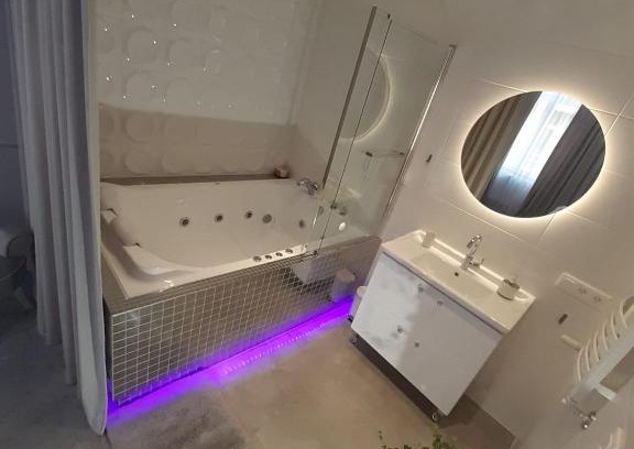 Gorzow Wielkopolski Apartamento | Apartamenty "PRZY KATEDRZE" GORZÓW - jacuzzi