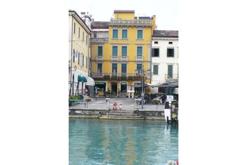 Peschiera del Garda City Centre Apartamento | Aparthotel All'Orologio