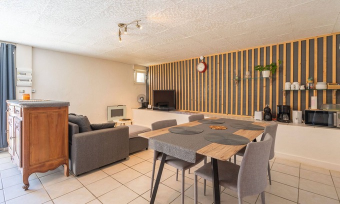Saint-Genis-de-Saintonge Apartamento | Apartamento "Fattoria" con terraza privada, jardín privado y Wi-Fi