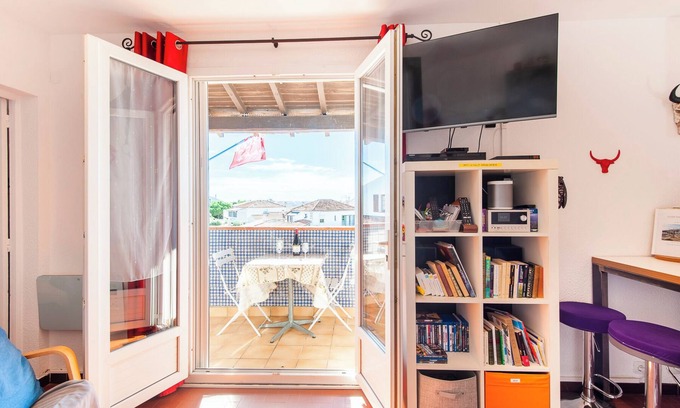 Saintes-Maries-de-la-Mer Apartamento | Apartamento "Le Tau" con vistas al mar, balcón y Wi-Fi