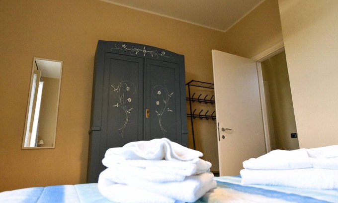 Castelletto Sopra Ticino Apartamento | Apartment 'Il Glisentino' with Private Garden and Wi-Fi