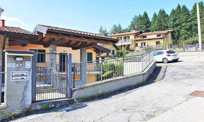 Montegrino Valtravaglia Apartamento | Apartamento en Bosco con terraza