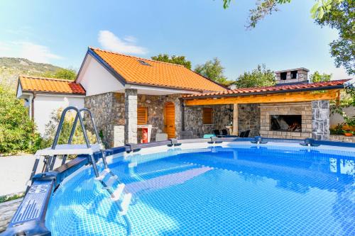 Praputnjak Apartamento | Apartman Lavanda sa bazenom i okućnicom 4*