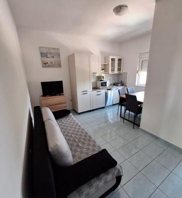 Pirovac Apartamento | Apartman Simba terasa&parking
