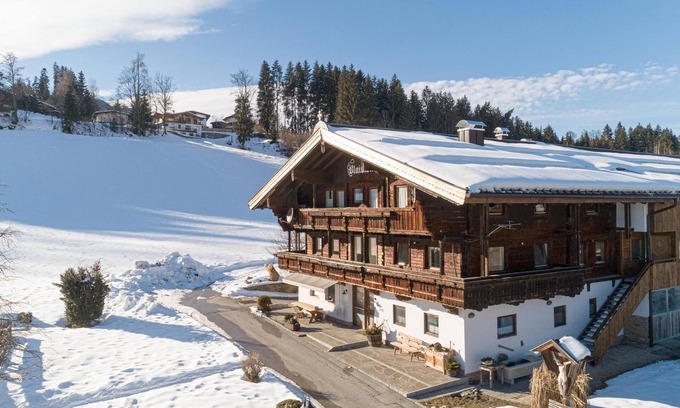 Hopfgarten Markt Apartamento | Apartment on a farm with mountain views