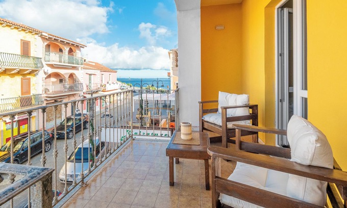 Santa Teresa di Gallura Apartamento | Apartamento "Valentina" con vistas al mar, balcón privado, Wi-Fi y patio privado